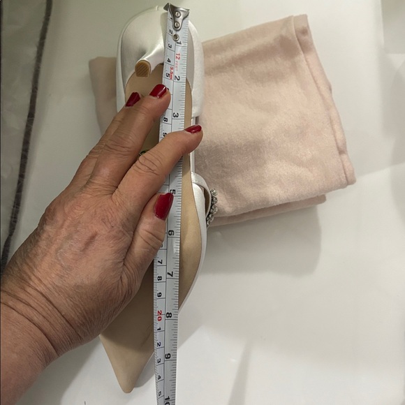 BADGLEY MISCHKA Elegant White Women's Shoes with Rhinestone Detail NEW - Picture 16 of 16